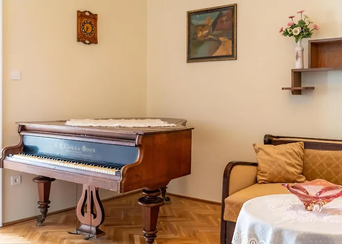 With Piano Lejlighed *