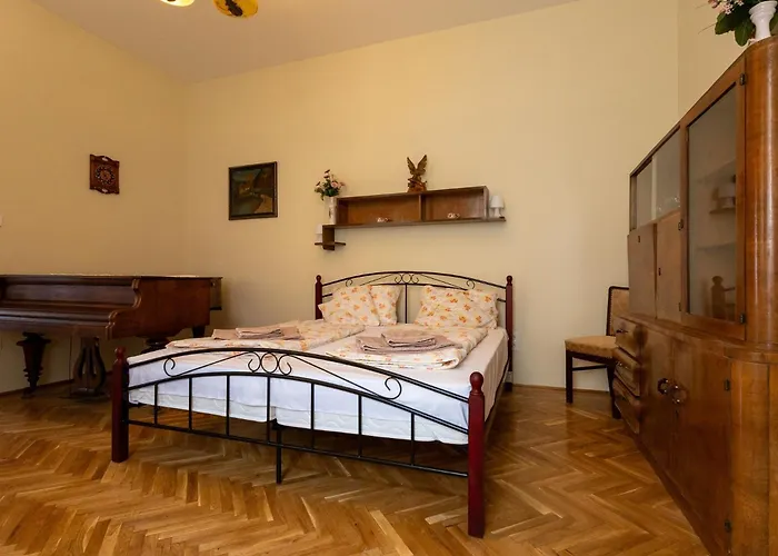 Apartment With Piano *